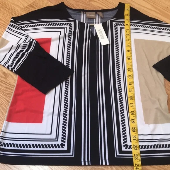 New! Chicos SZ 0 Cayenne 3/4 sleeve keyhole top. - Picture 5 of 9